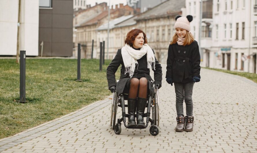 Quelle aide à la mobilité choisir entre un fauteuil, un scooter, une canne ou une assistance électrique