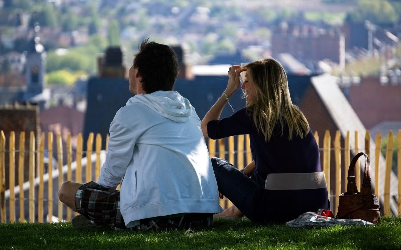 Votre compagnon hésite sur ce qu'il attend de votre relation : comment réagir ?